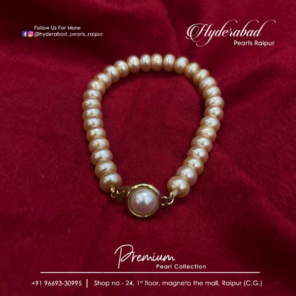 Luminous White Pearl Bracelet